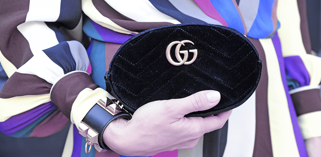 holding gucci marmont belt black velvet bag